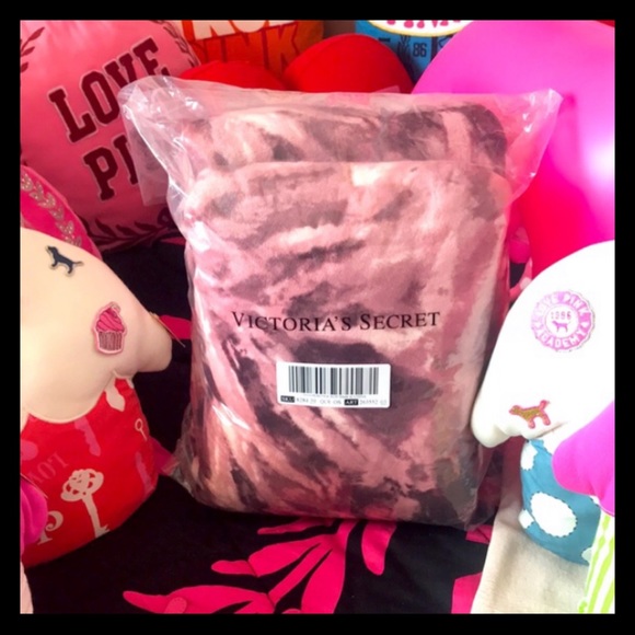 💕ⓅⒾⓃⓀ ⓋⓈ Tie Dye Sherpa Blanket NWT💕 - Picture 7 of 7